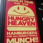 看板を目印に！　現在の営業時間は11:00～