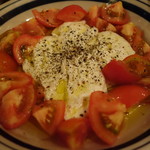 ラピヨッシュ - プーリア産ブッラータと自然なトマト