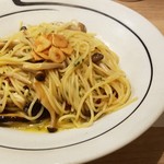 ハシヤ - キノコのペペロンチー大盛　2016.9