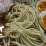 麺処 晴 - 麺は低加水の細麺ストレートです。