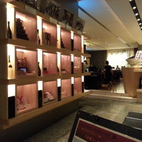 スーツァン・レストラン陳 渋谷店 - 入口にはお酒が並んでます。