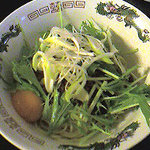 番屋 - 卵黄が乗ってるのがめずらしい汁なし担担麺