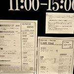 ファーロ - 外にある立て看板。ランチメニュー、カフェメニュー