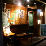 Himeko Kyouajinotabi - すだれ左に懐かしの学校机がある。