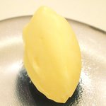 メイユー アヴニール ア トウキョウ - ランチコース 2592円 のバター