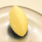 メイユー アヴニール ア トウキョウ - ランチコース 2592円 のバター