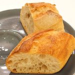 メイユー アヴニール ア トウキョウ - ランチコース 2592円 のパン