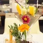 ランチコース 2592円 の可愛く豊富なプティサレ、平塚産 無農薬野菜のクリュディテ畑