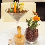 メイユー アヴニール ア トウキョウ - ランチコース 2592円 の可愛く豊富なプティサレ、平塚産 無農薬野菜のクリュディテ畑