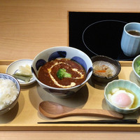 瓢嘻 赤坂店 - 牛シチューランチ1100円 お香の匂いがプンプン。エアコン効き過ぎで寒い。突然バイト女がガラッと開ける！接待用だな。