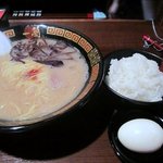 一蘭 - 替え玉も考えましたがご飯を付けて替え玉止めました。