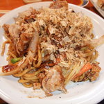 オカヤ食堂 - 釜揚げ焼きそばです。コレがないと締めにならないですｗ