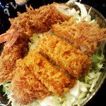 ガツめしと旨い鮨の店　ひらの - 海老、ヒレカツ丼、貝汁付き700円