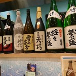 さかなや道場 - カウンターに置いてある秋田の日本酒