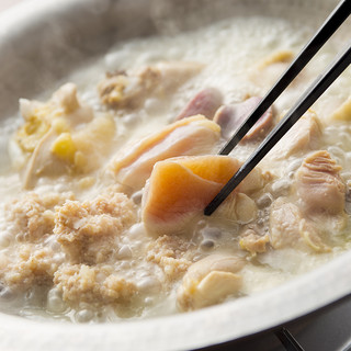 用博多水泷（Hakata水炊锅来填饱肚子，这是一种浓郁的云汤！