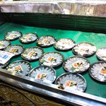 唐戸市場 活きいき馬関街 - 国産のとらふぐの刺身も1000円ですよ（＠＠）
      