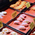 唐戸市場 活きいき馬関街 - 大トロ300円！？
      