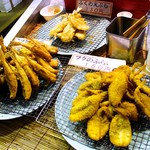 唐戸市場 活きいき馬関街 - ふくのフライ、天ぷら、唐揚げ、など勢揃い♪
                                