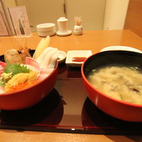 函館うに むらかみ 日本生命札幌ビル店 - 海鮮丼としじみ汁