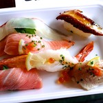 唐戸市場 活きいき馬関街 - こんな感じでチョイスしてみました。
                                1600円です。
                                