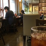 カフェ・ド・クリエ - 腹ぱんぱんなので休憩中