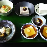 笹乃雪 - 最初に配膳される料理