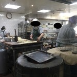 阜杭豆漿 - 手前の釜で焼きます