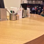 カーザ ルカ - 店内 奥側のカウンター席はこんな感じ