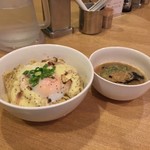 カーザ ルカ - ラー博は俺の社員食堂。  カルボナーラ風つけ麺、大盛り！  温玉もイイね！