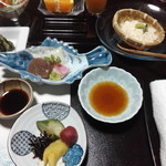 旅館大橋 - イカ刺し　ざる豆腐
      香の物