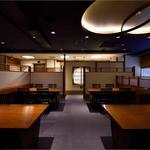 かに道楽 - 落ち着いたテーブル席