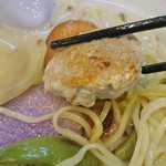 らーめん 稲荷屋 - 鶏ハンバーグも一工夫されている…