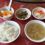 楓林閣 - ランチタイムはスープ・ライス・つけもの・杏仁豆腐またはマンゴー豆腐が無料食べ放題。