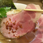 燃えよ麺助 - チャーシューあっぷ〜(^ー.゜)/