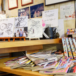 喜来登 - 雑誌がいっぱい