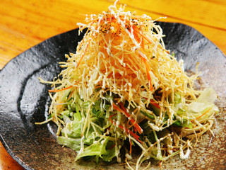 h Nagashiro - 「パリパリじゃがいもサラダ」　お子様からお年寄りまで大人気のサラダ。じゃがいものパリパリ感と野菜のしゃきしゃき感が最高にマッチ。
