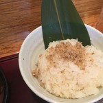 鮎ラーメン - 鮎１００％の特製フレークふりかけがのったご飯