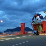海峡日和 - 函館山と船
      
