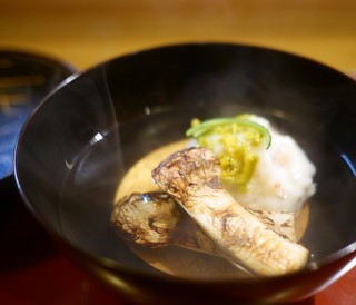 Hiro saku - お椀　松茸と蟹真丈