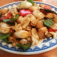 横浜中華街 北京飯店 - 鶏肉とイカのピリ辛炒め