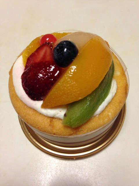 無難なフルーツケーキ By 超力招来 ガトー ド ボワイヤージュ 新横浜プリンスペペ店 Gateaux De Voyage 新横浜 ケーキ 食べログ