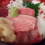 魚の旨い店 - 赤身・脳天・ブリ・タコ・しらす丼