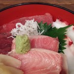 魚の旨い店 - 赤身・脳天・ブリ・タコ・しらす丼