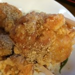 中華料理 唐韻 - 【2016年07月】セットの[
      若鶏の唐揚げ]
      、この粉やうっすらザンタレがかかってて旨いんです(⌒－⌒)