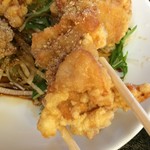 中華料理 唐韻 - 【2016年07月】セットの「若鶏の唐揚げ」ですが、ザンタレ、粉系資材、下にある野菜と絡めると旨いんです('ω')ノ