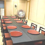 Ryoutei Katsushin - 落ち着いた雰囲気のお座敷で、椅子席でお食事もできます。