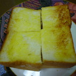 高級「生」食パン専門店 乃が美 上本町総本店 - バターをON