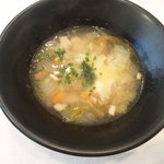 ビストロ ア ラ ドゥマンド - 具だくさんのスープです