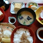 四季の幸 江戸駒 - 平日お昼限定 一汁三菜 ¥1,800(税別)