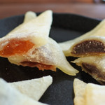 白心堂 - 奥は、いちごゼリー、チョコクリーム。

ちょっと甘めだけど洋菓子みたいで美味しいよ。
ボキ的にはバナナクリームが一番美味しかったです！！
生八つ橋を食べてたら、ボキらも京都に遊びに行きたくなるね。